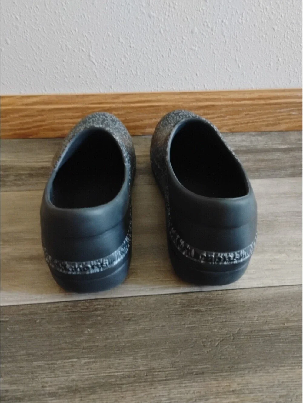 Crocs Clogs Womens (11 W) Neria Pro II Black Speckled Waterproof Comfort Nursing